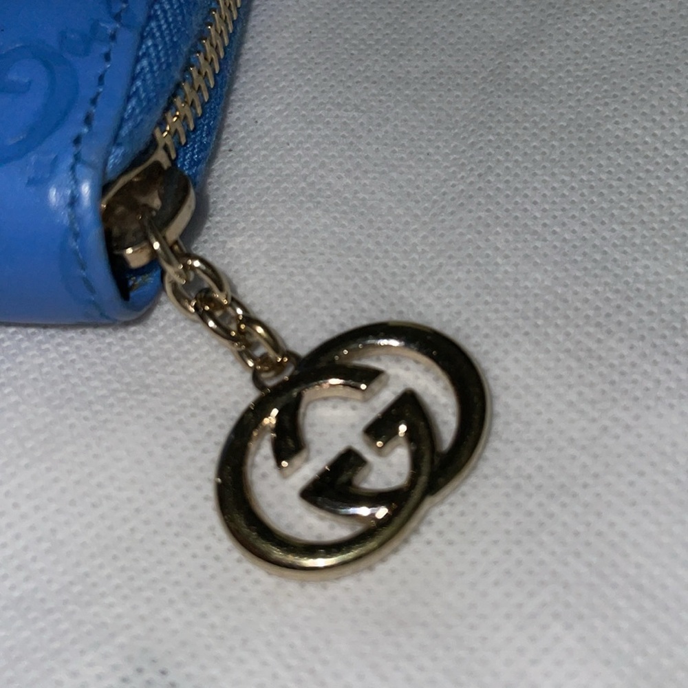 GUCCI SIGNATURE GUCCISIMA INTERLOCKING GG EMBOSSED BLUE LEATHER ZIPAROUND WALLET - Picture 4 of 16